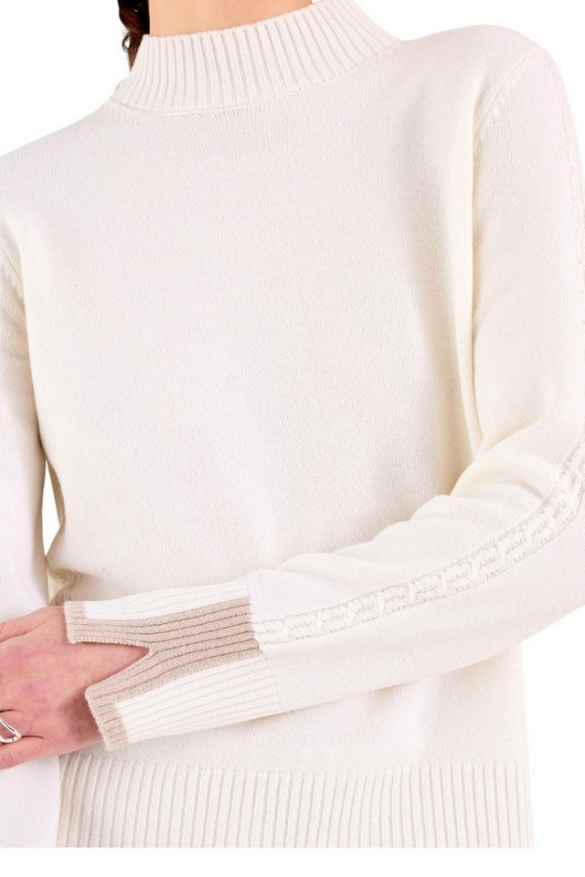 maglia dolcevita con trecce
