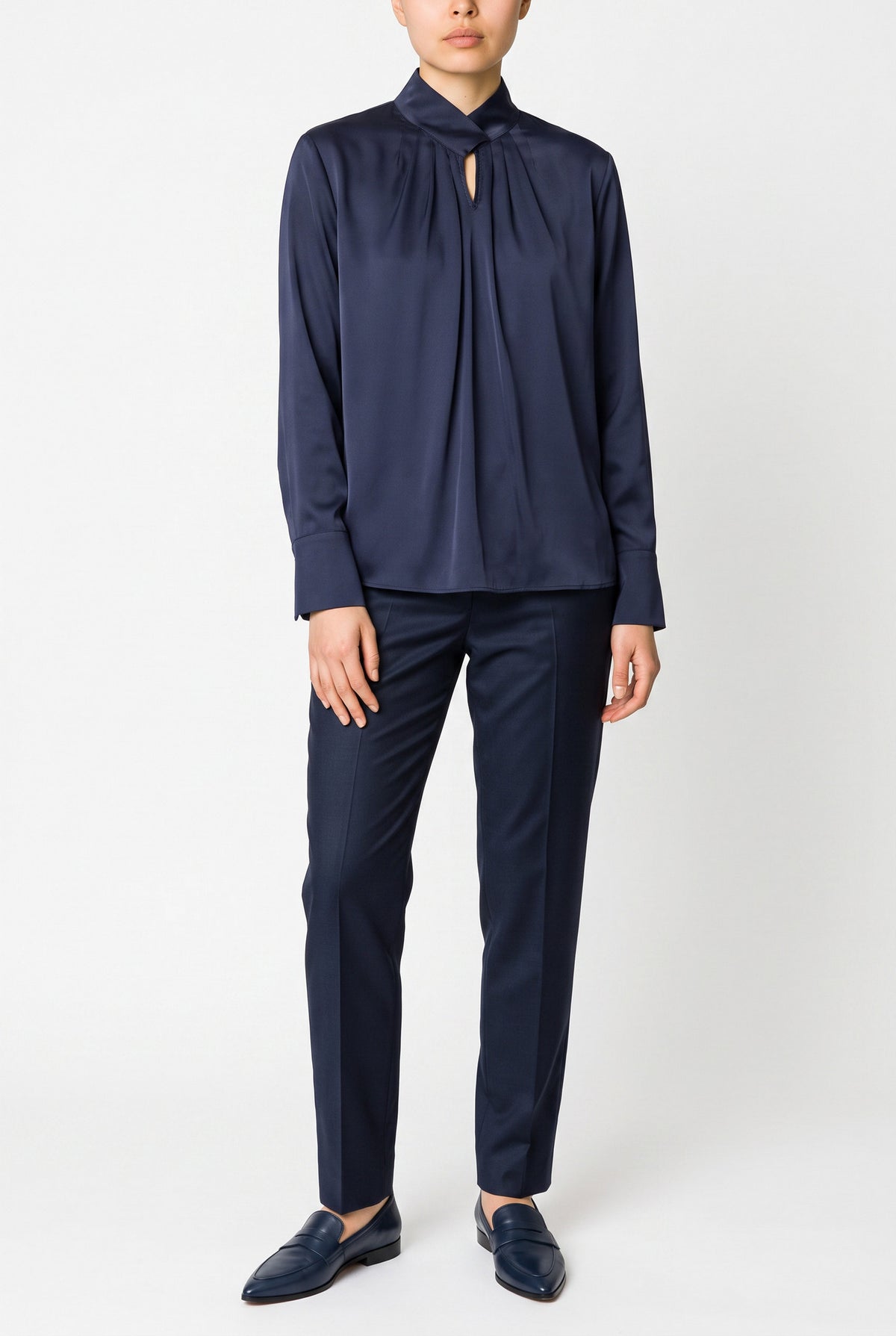 camicia in raso con collo alto