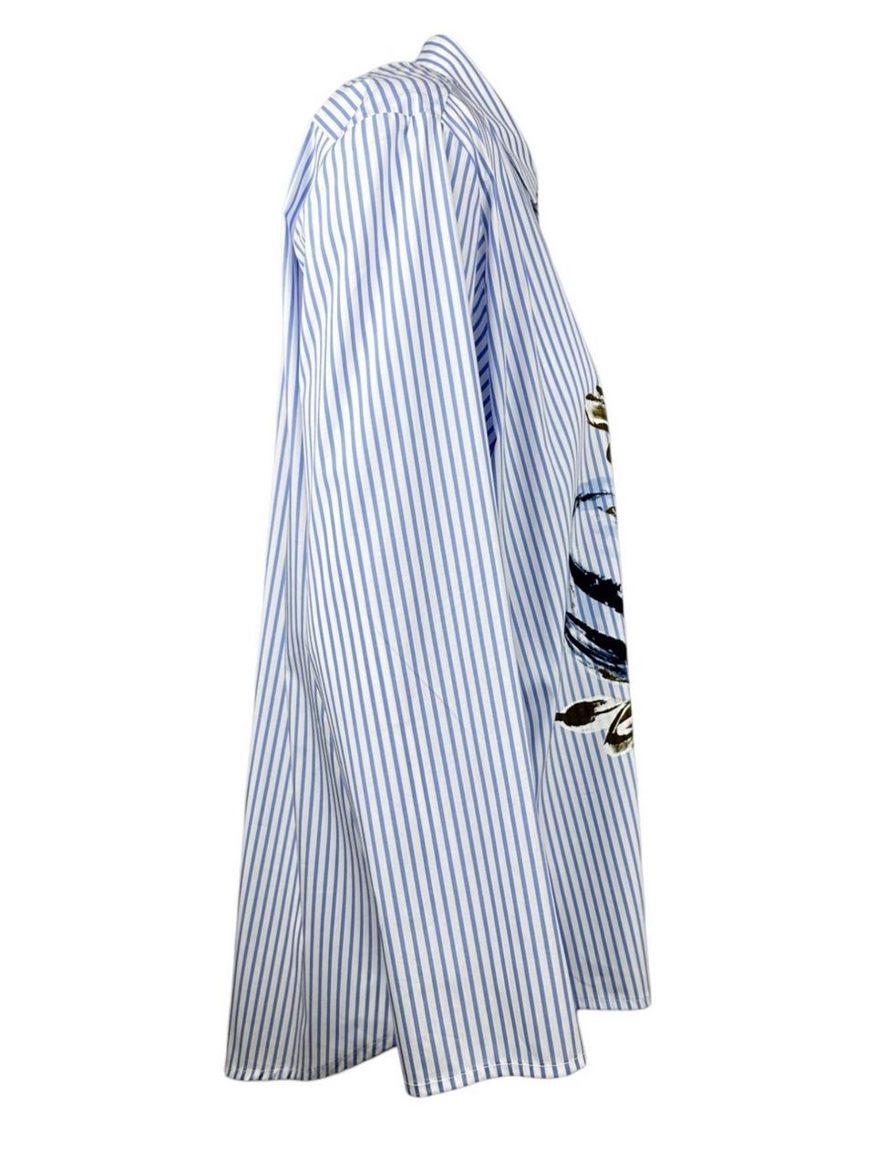 camicia donna over a righe dipinta bianca e azzurra