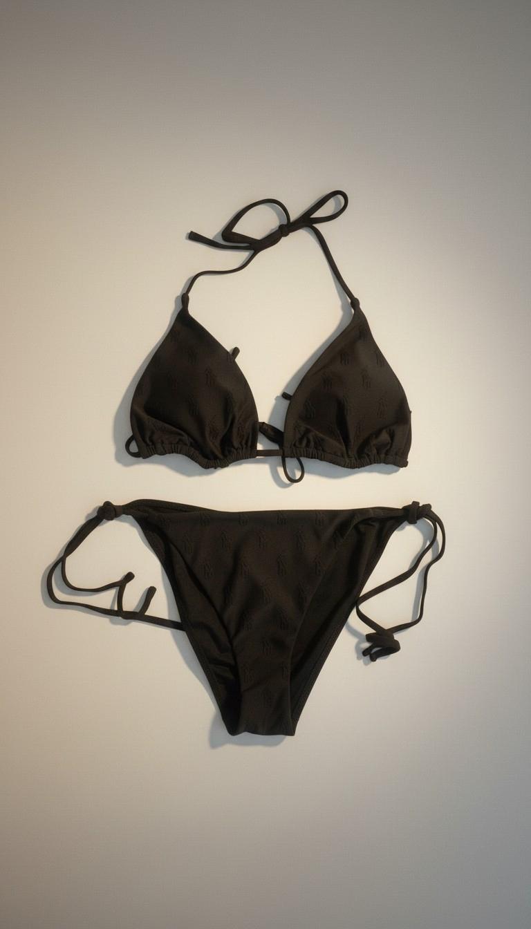 bikini donna con pony nero