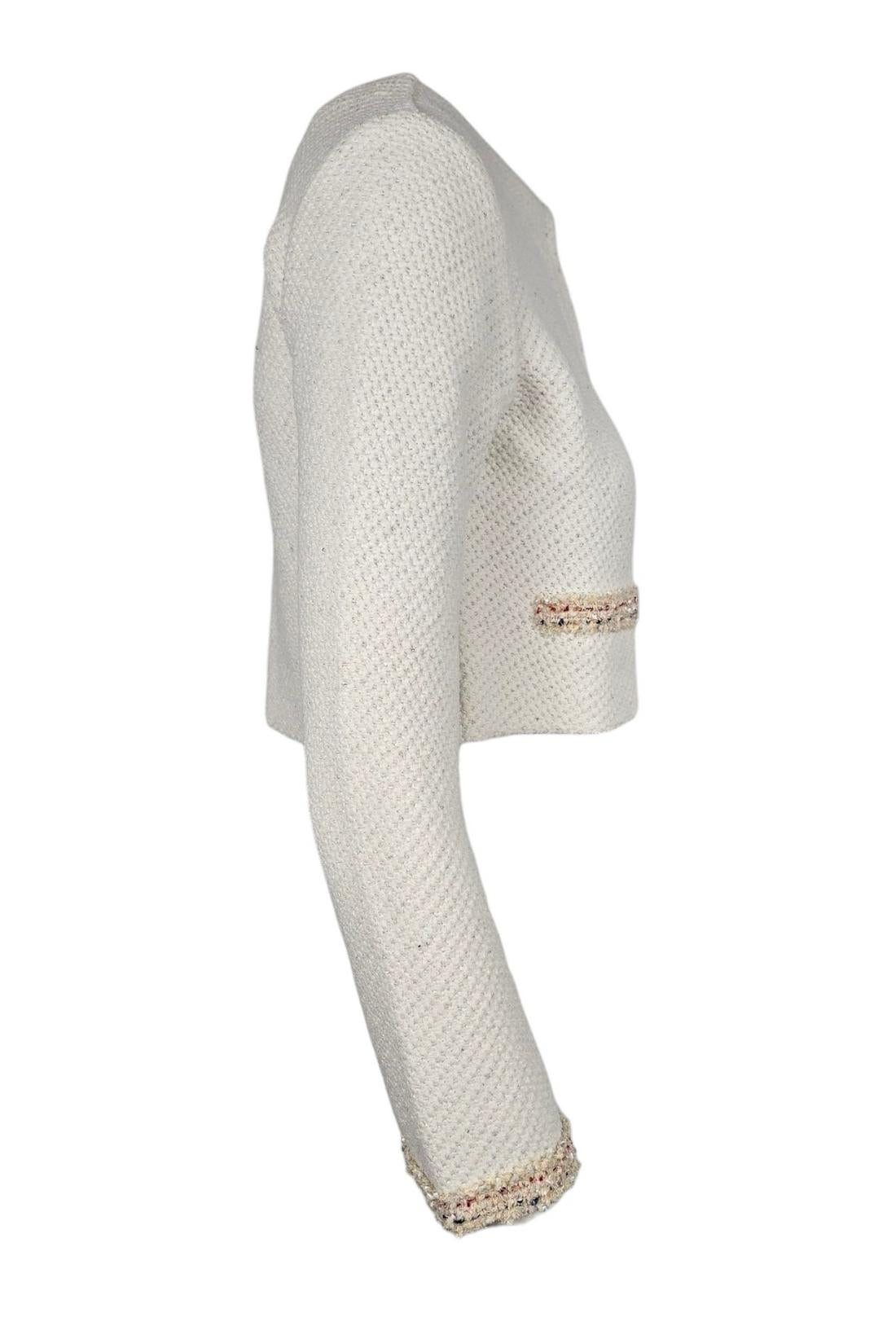chanel donna con passamaneria bianco