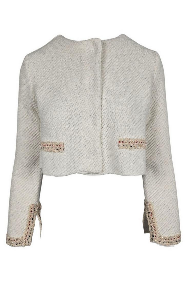 chanel donna con passamaneria bianco
