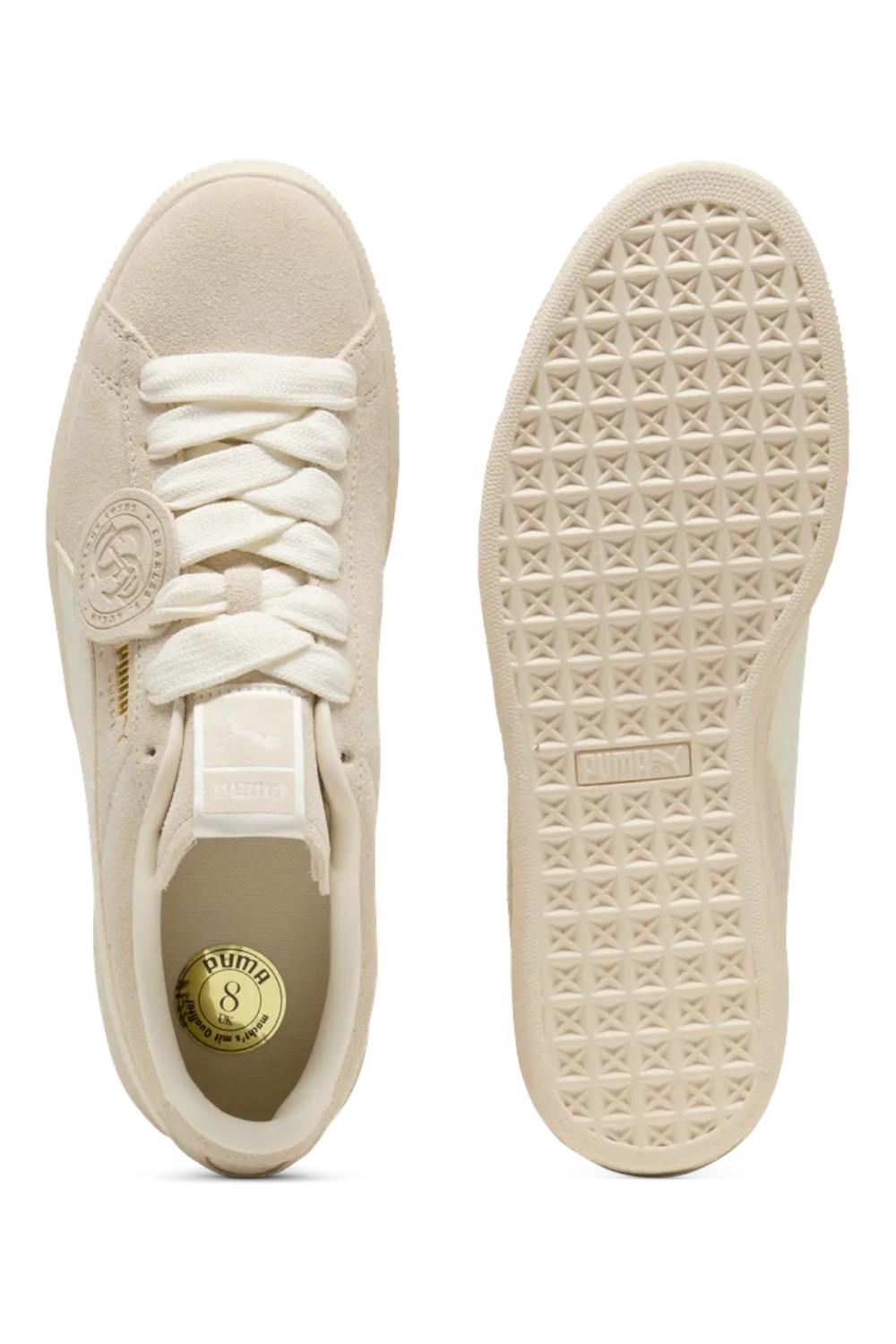 sneakers in suede