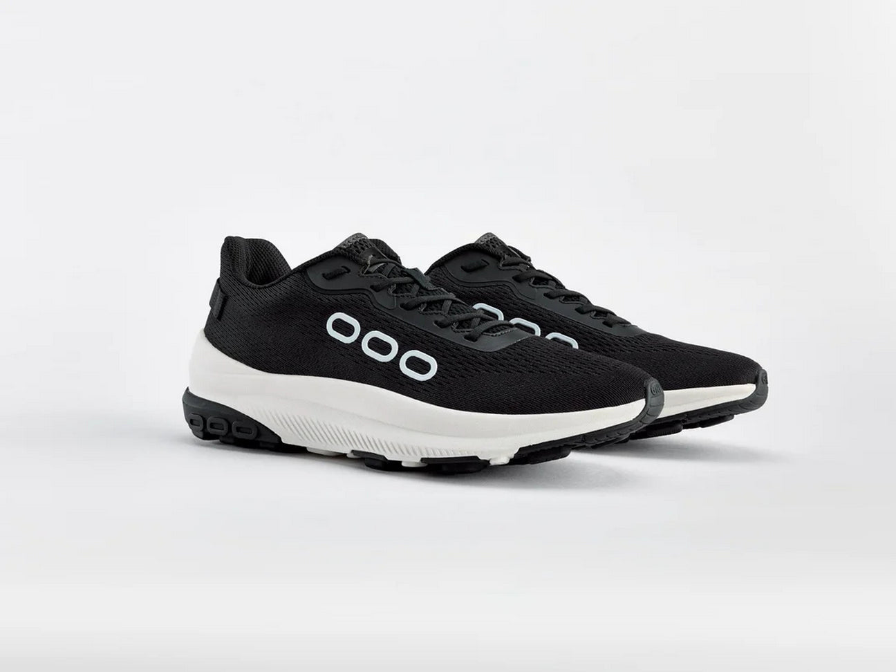 sneakers fast walk 