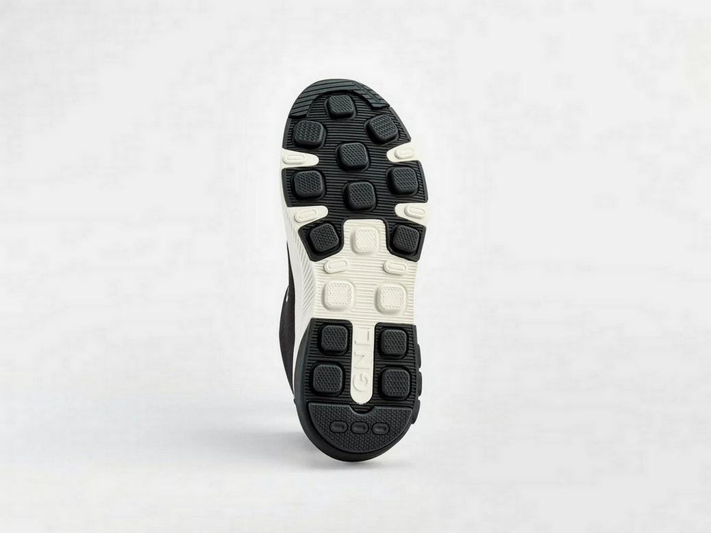 sneakers fast walk 