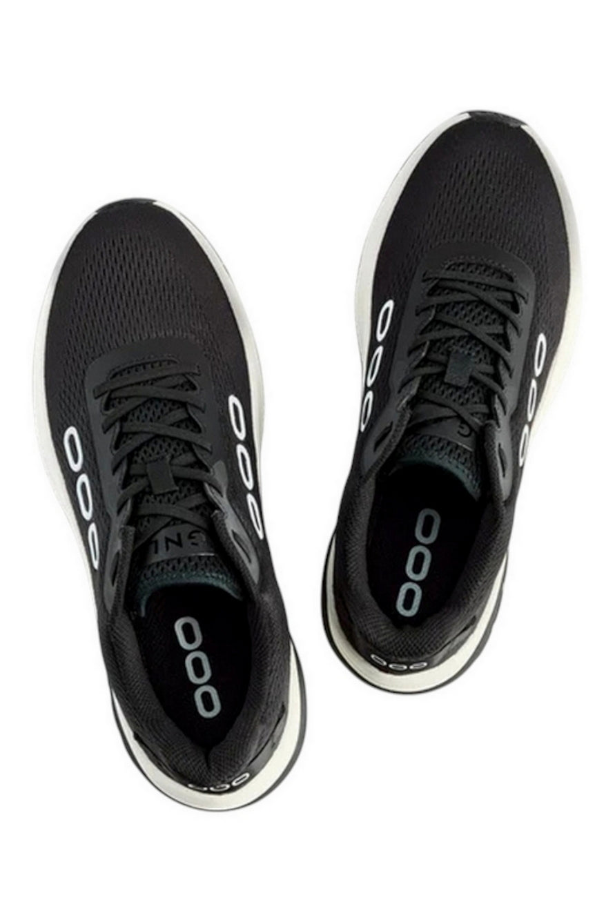 sneakers fast walk 