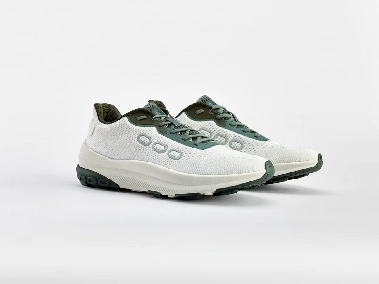 sneakers fast walk 