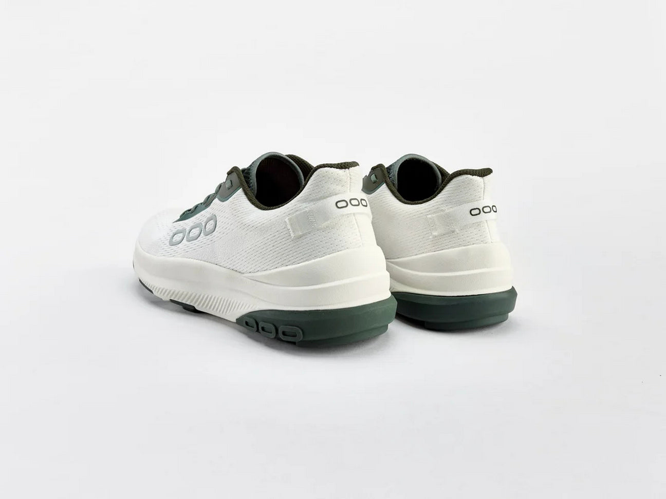 sneakers fast walk 