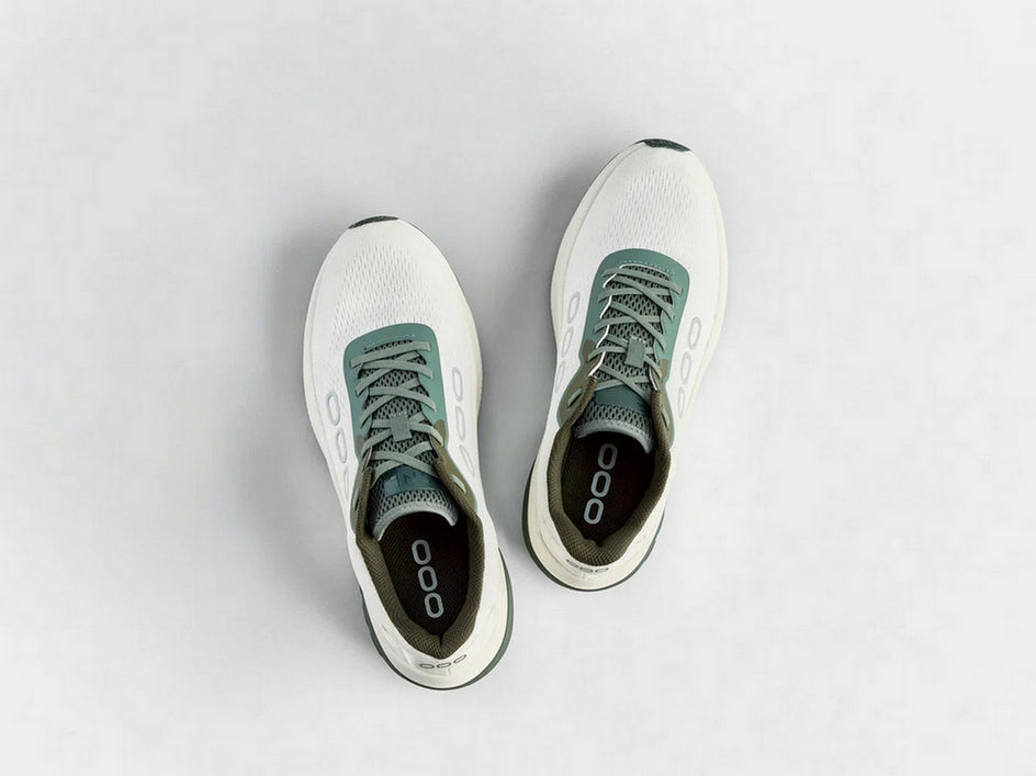sneakers fast walk 
