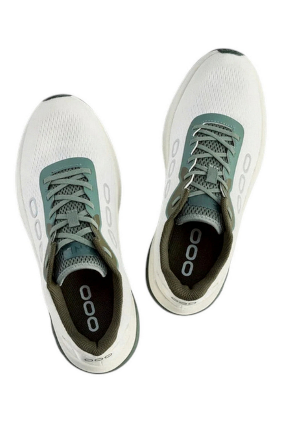 sneakers fast walk 