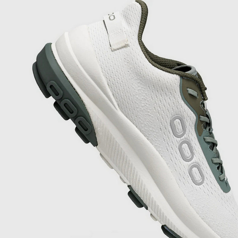 sneakers fast walk 