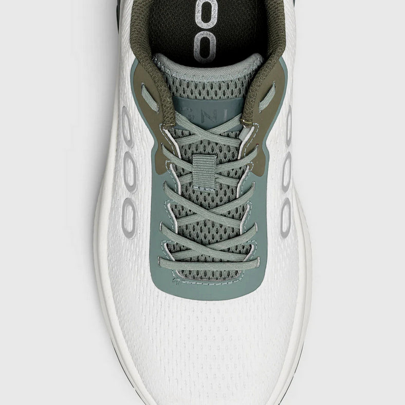 sneakers fast walk 