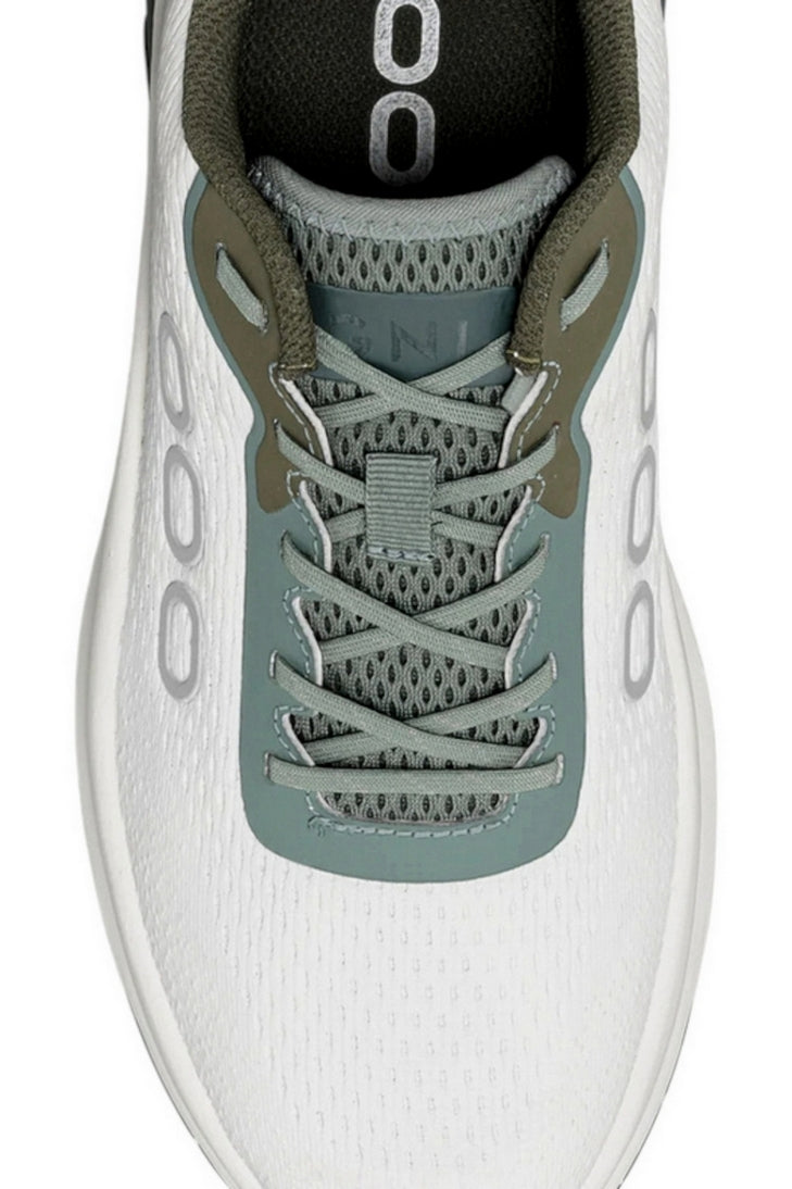 sneakers fast walk 