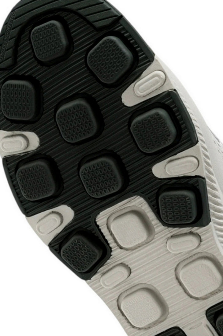 sneakers fast walk 
