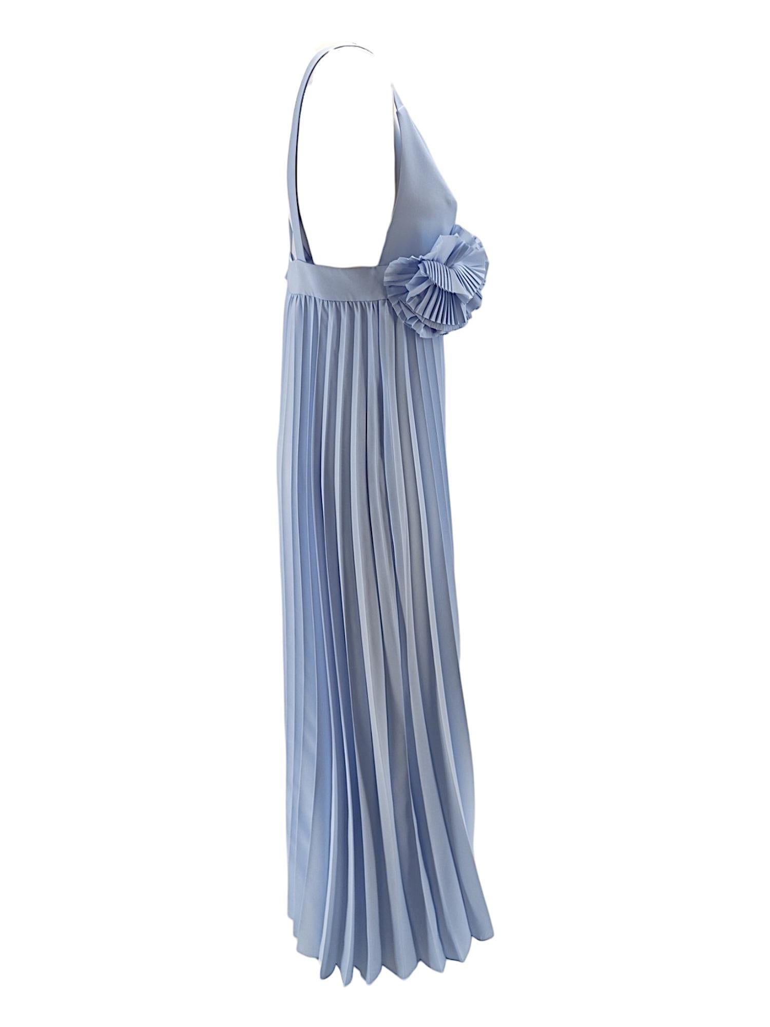 Abito donna lungo azzurro plisset con fiori applicati 