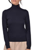 cuello alto debajo de la chaqueta azul La fileria