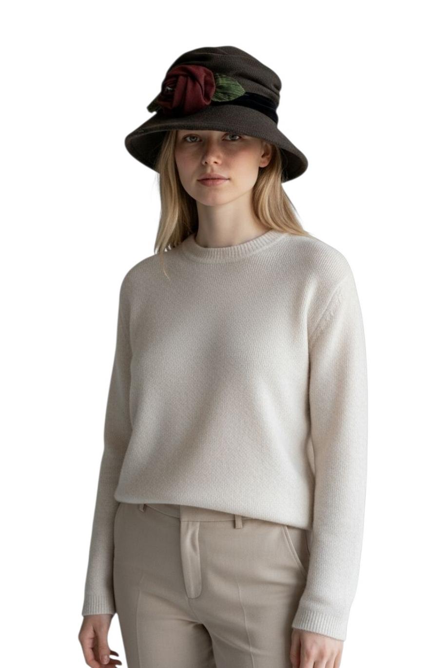 cloche donna in panno marrone con fiore 